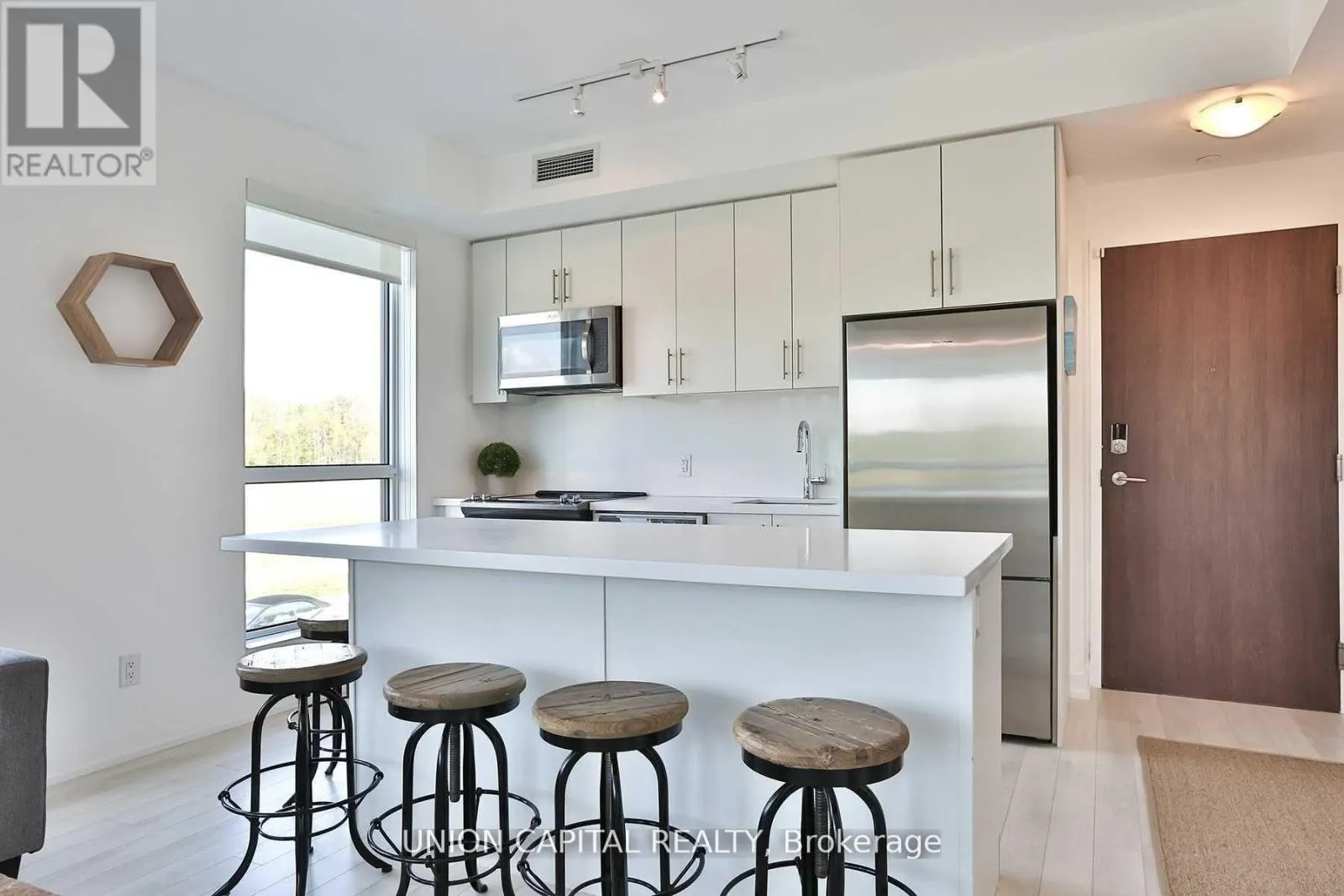 B212 - 271 SEA RAY AVENUE
