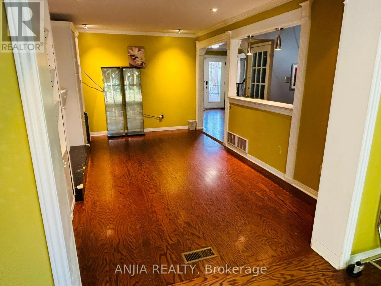 555 RAYMERVILLE DRIVE