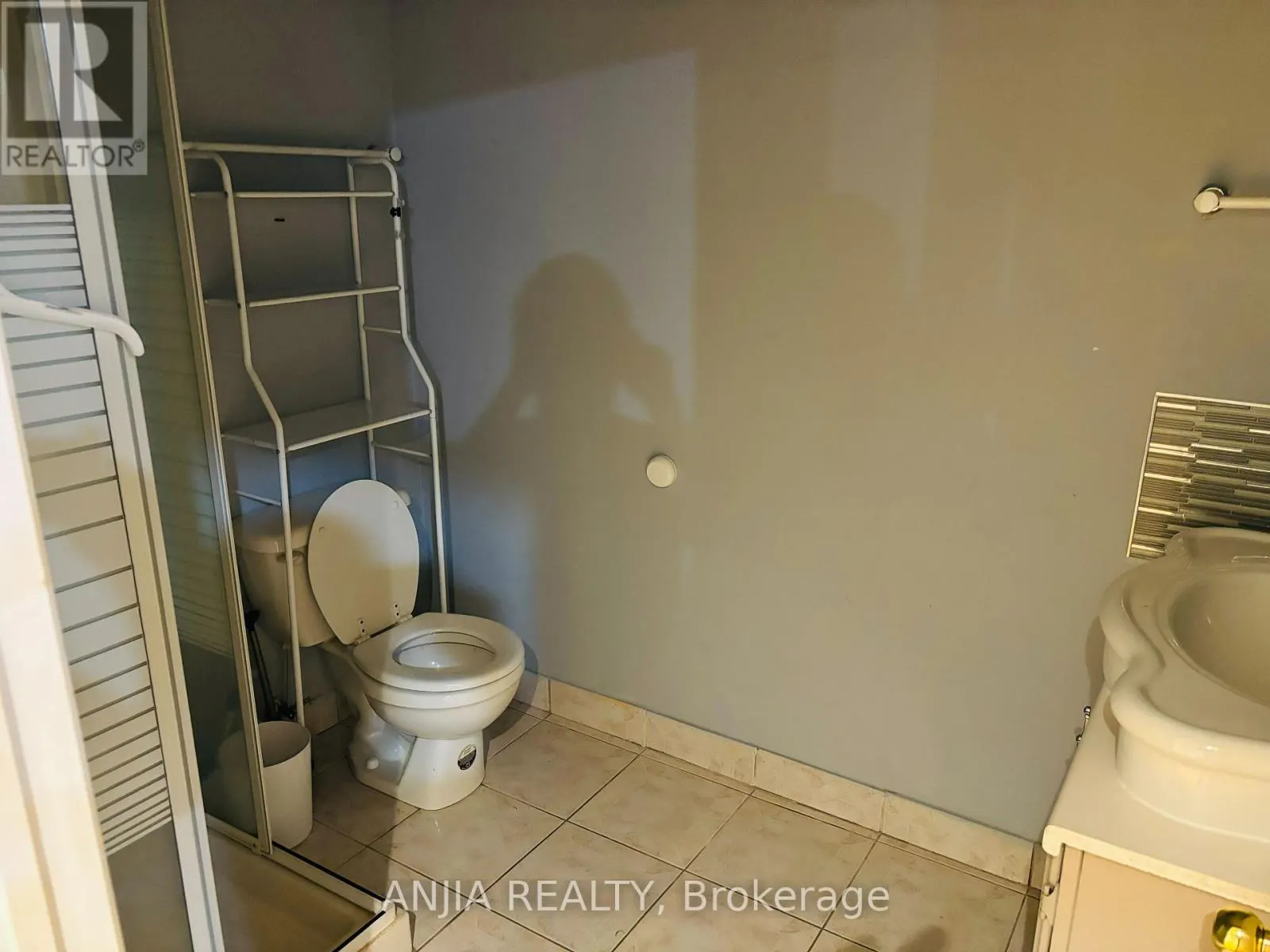 555 RAYMERVILLE DRIVE