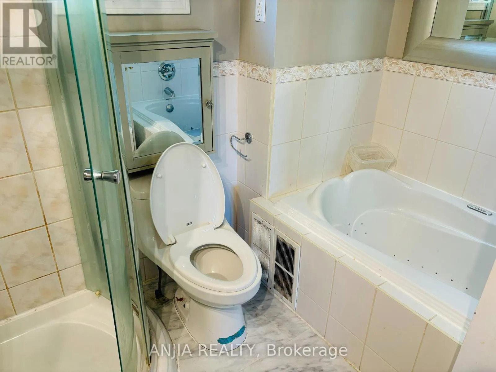 555 RAYMERVILLE DRIVE
