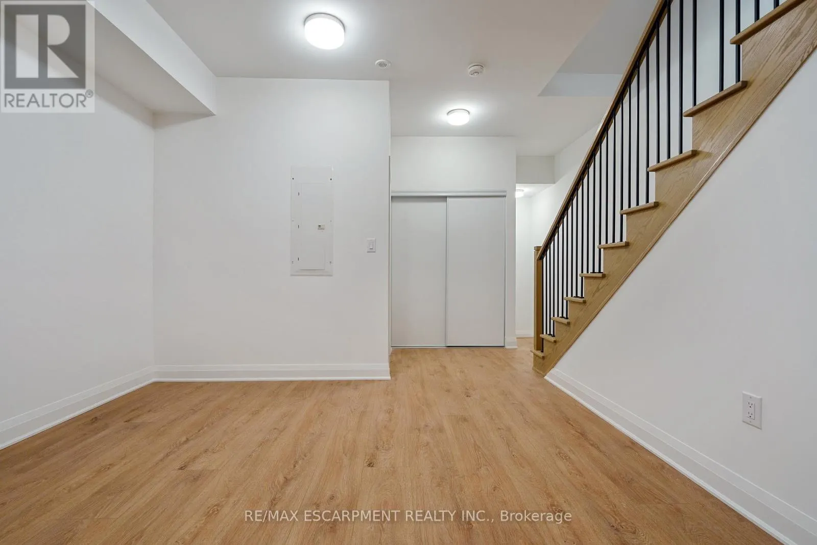 30 BURLEIGH MEWS