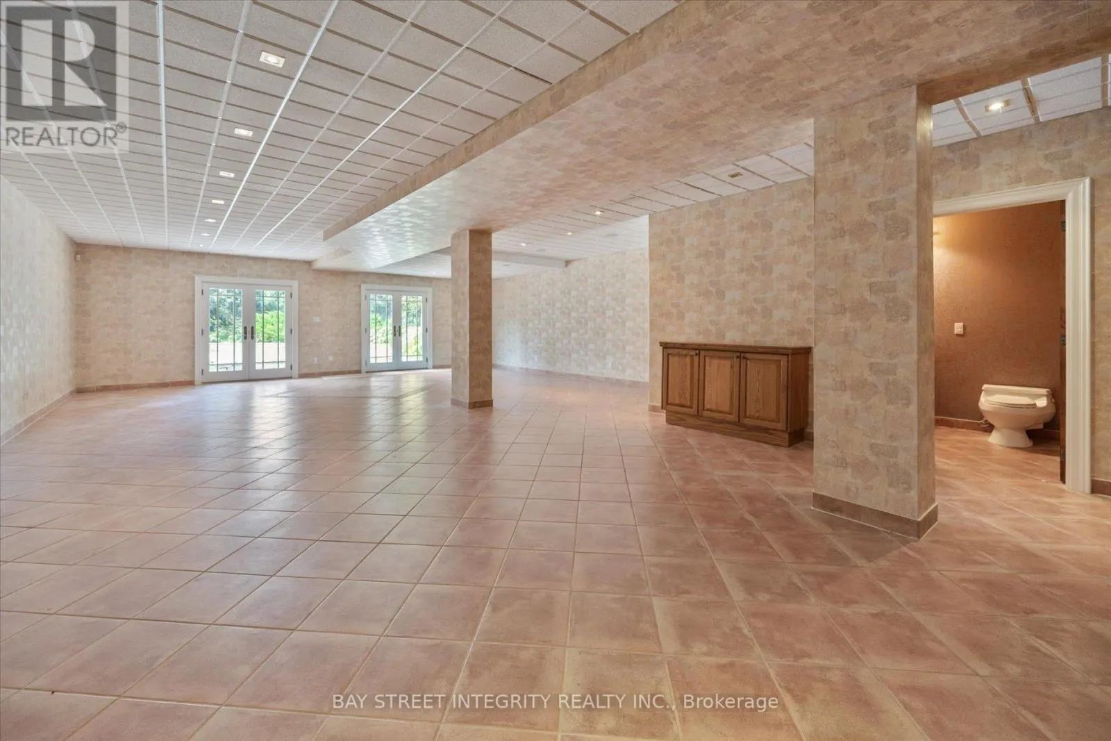 12 ALM COURT