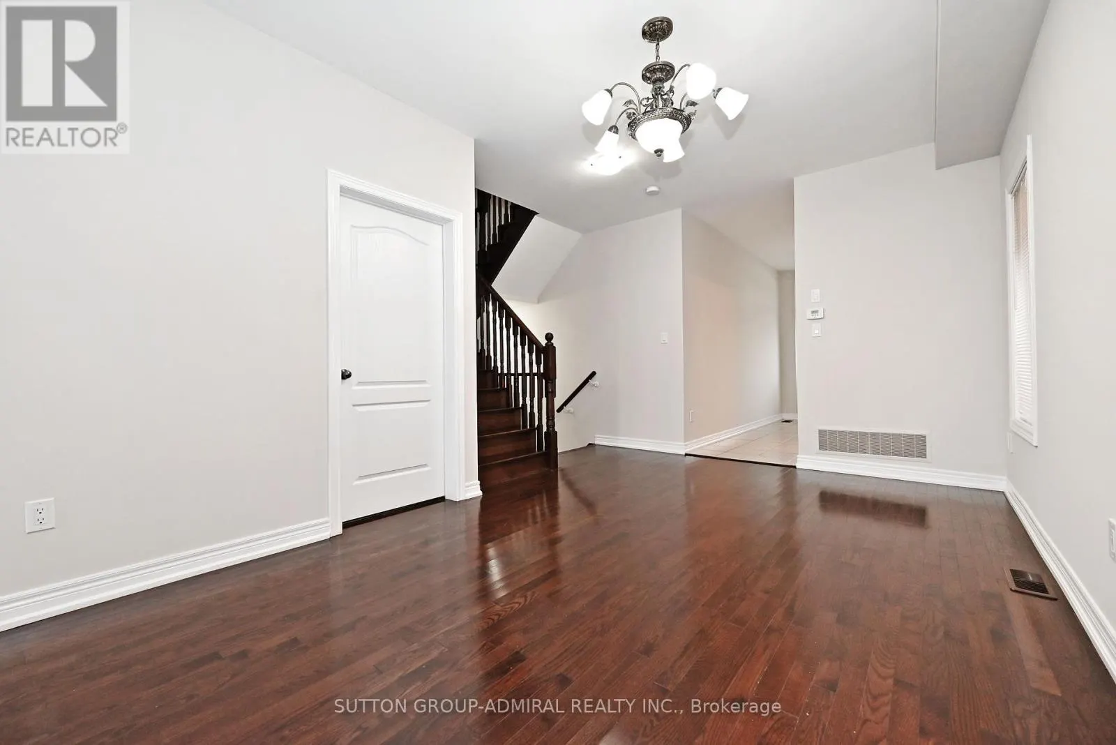 110 SOUTHDOWN AVENUE