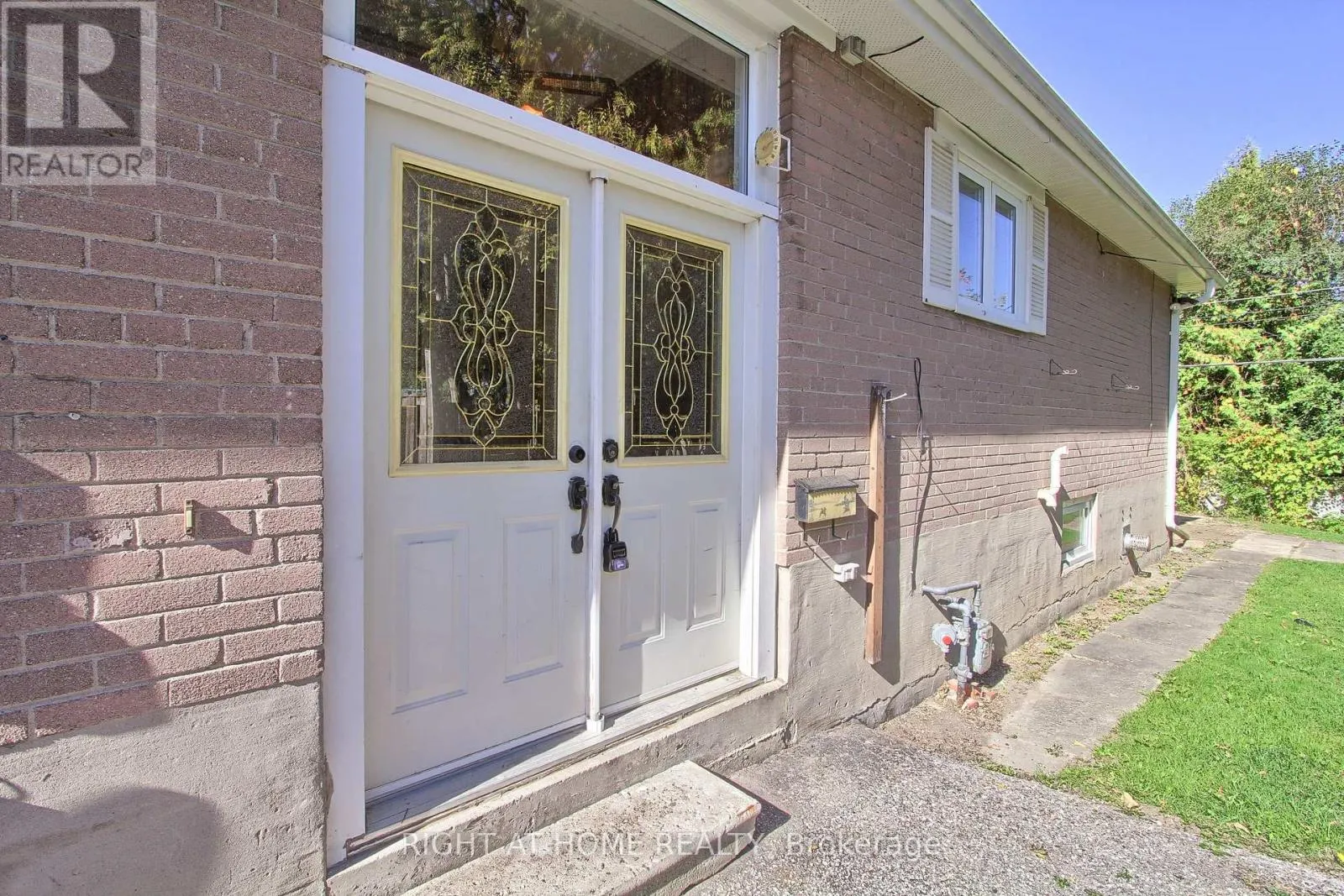 40 KITIMAT CRESCENT