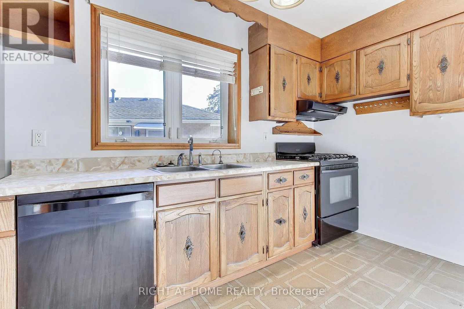 40 KITIMAT CRESCENT