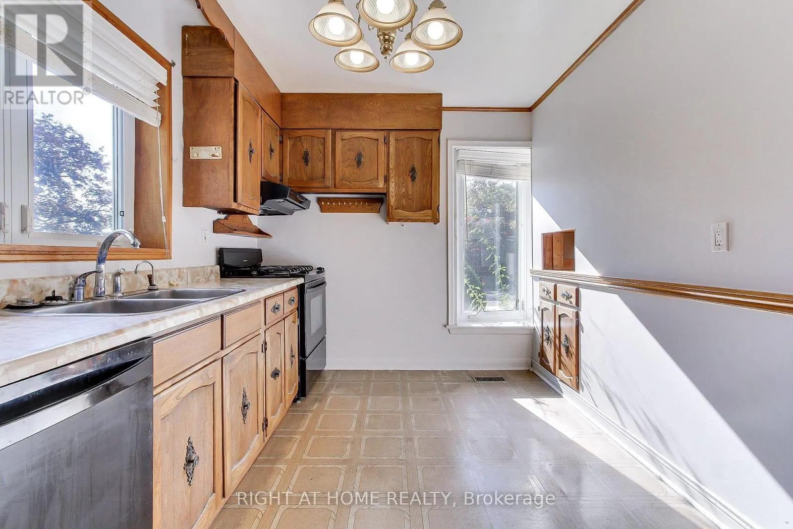 40 KITIMAT CRESCENT