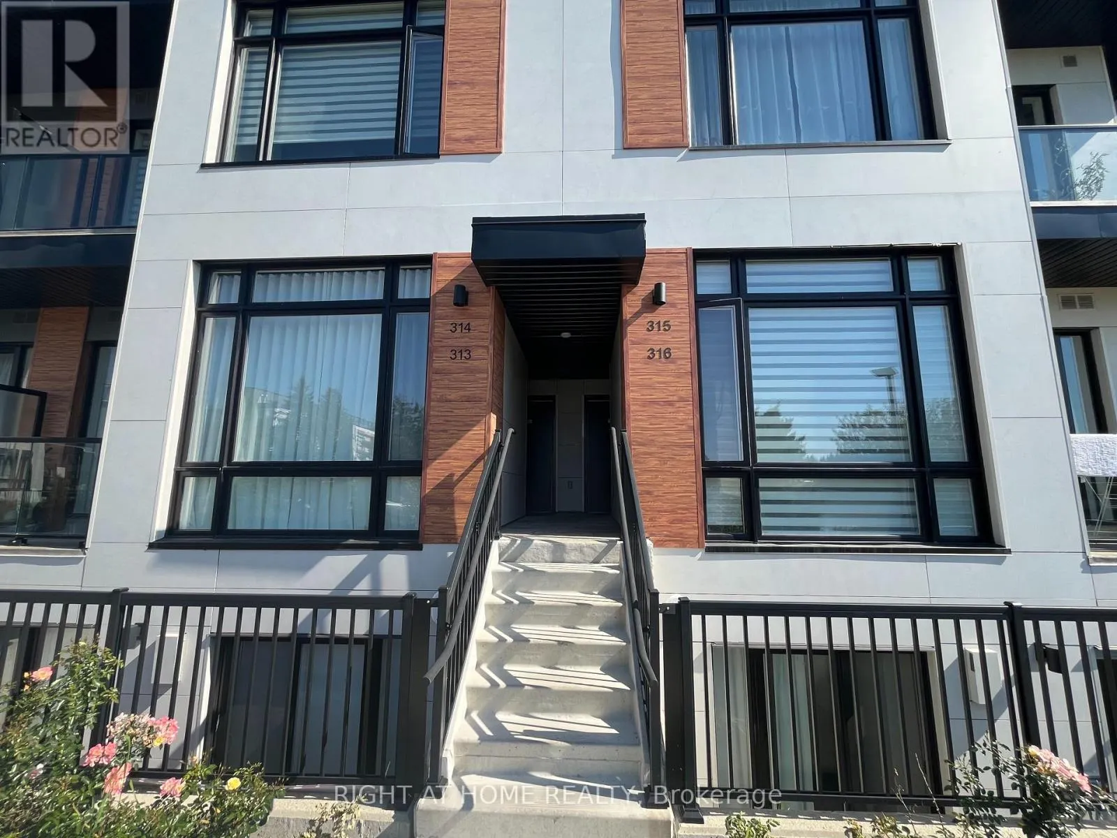 313 - 6 STECKLEY HOUSE LANE
