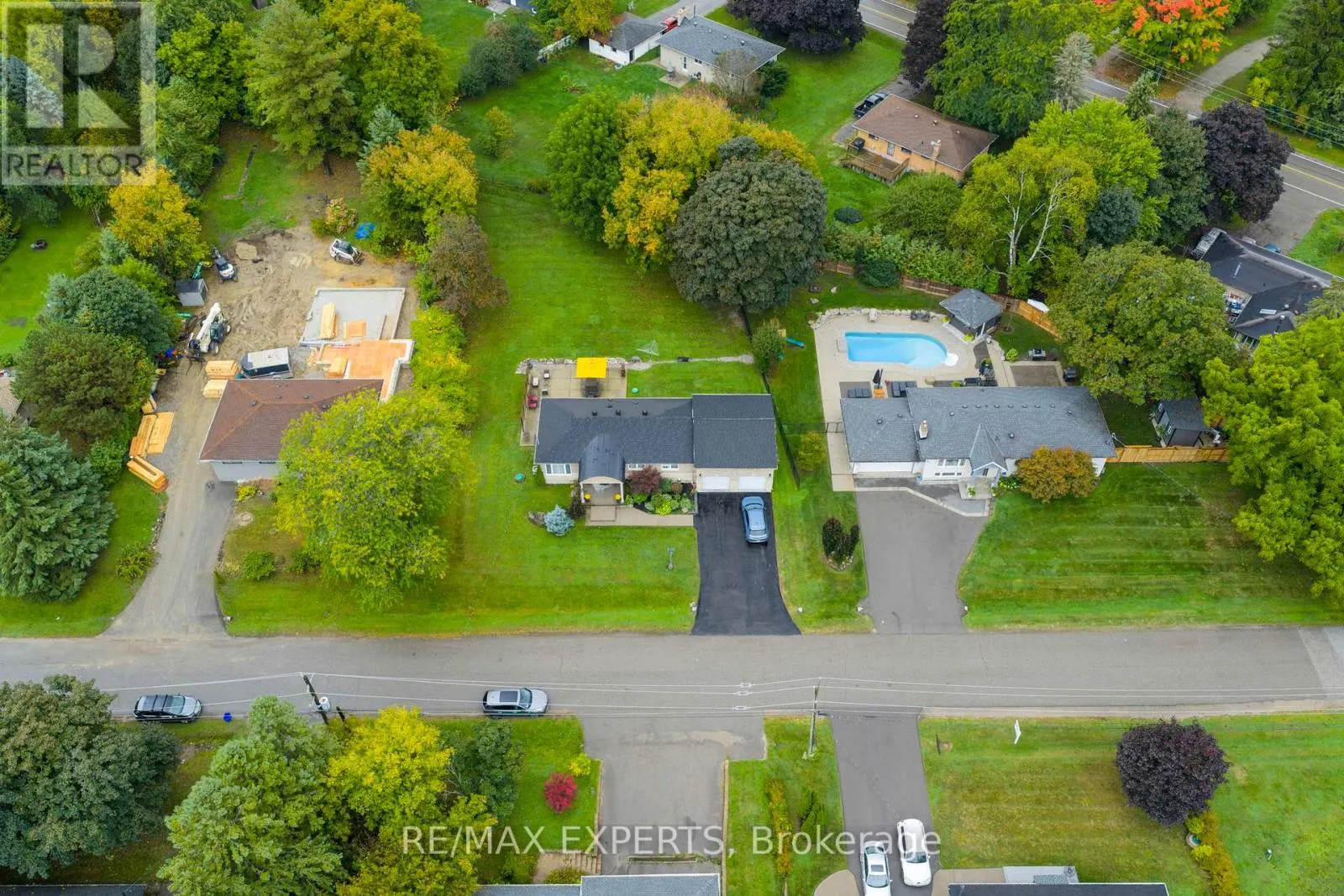 76 BACHLEY CRESCENT