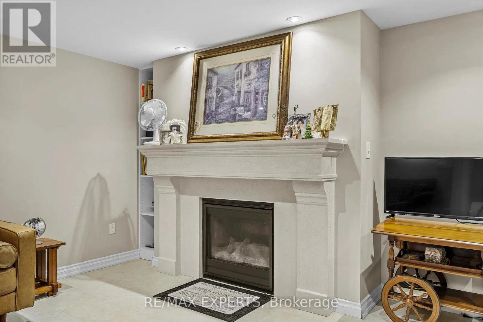 76 BACHLEY CRESCENT