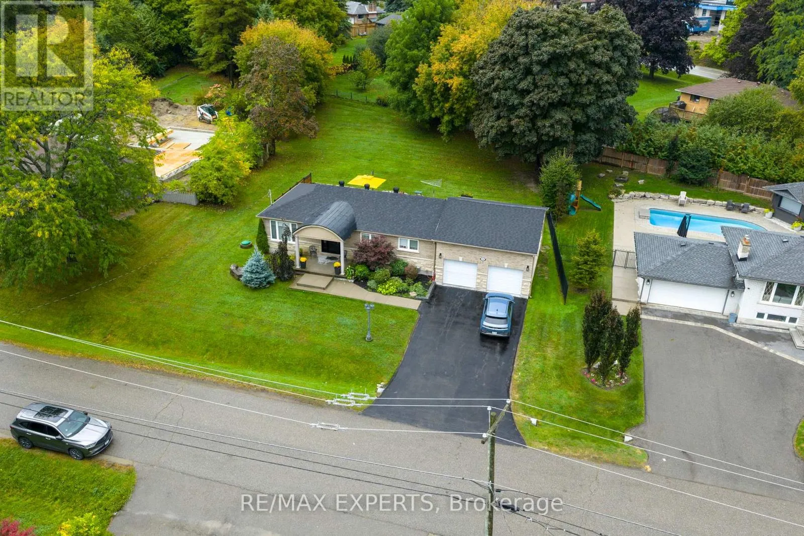 76 BACHLEY CRESCENT