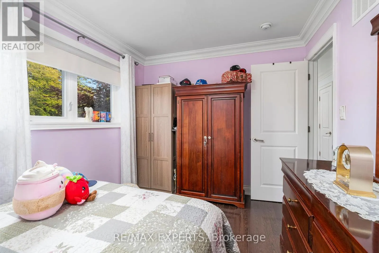 76 BACHLEY CRESCENT