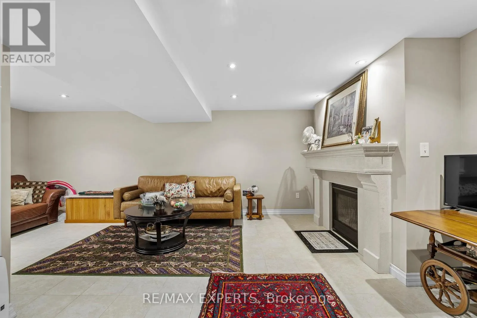 76 BACHLEY CRESCENT