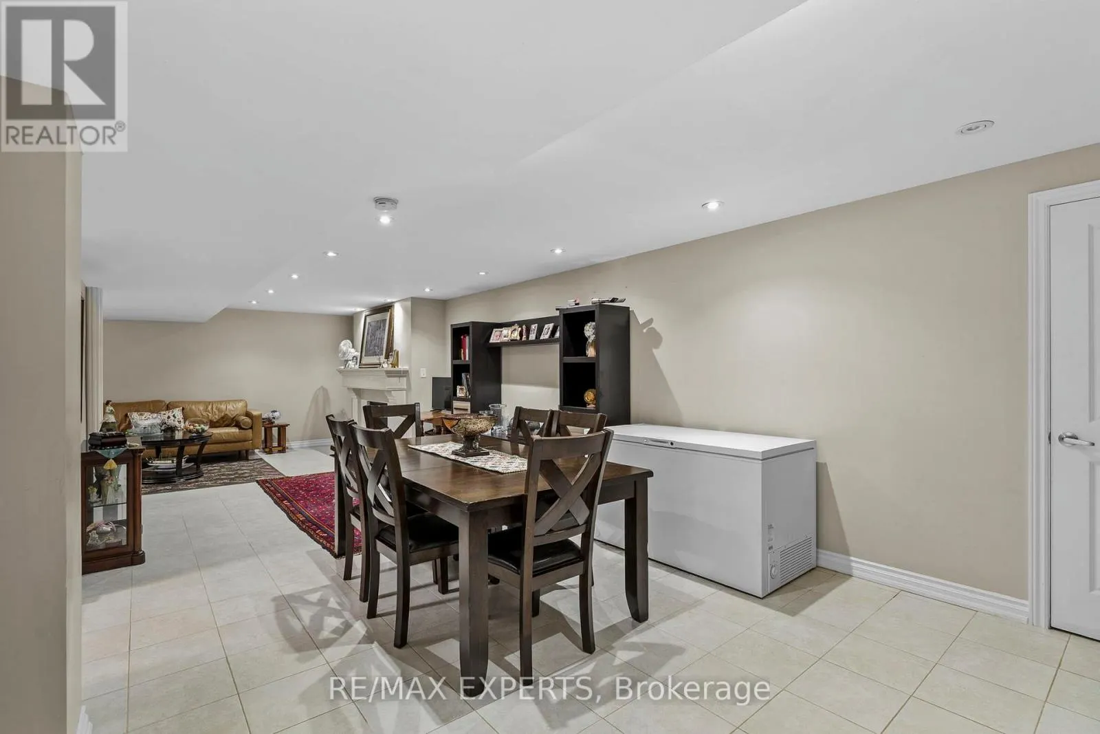 76 BACHLEY CRESCENT