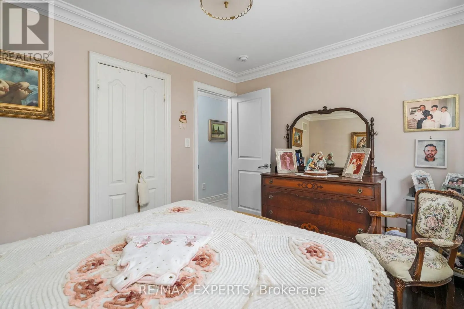 76 BACHLEY CRESCENT