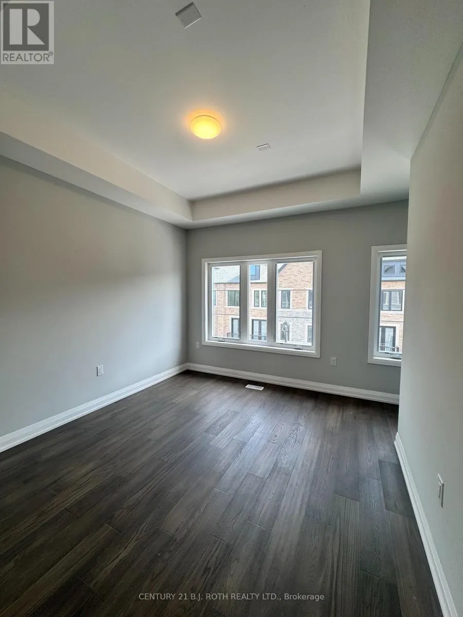 12 - 260 EAGLE STREET