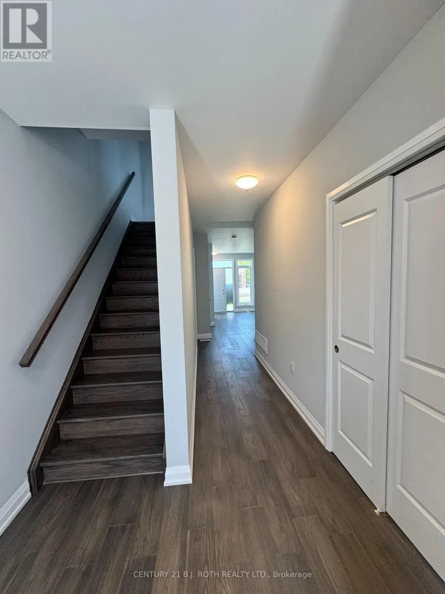 12 - 260 EAGLE STREET