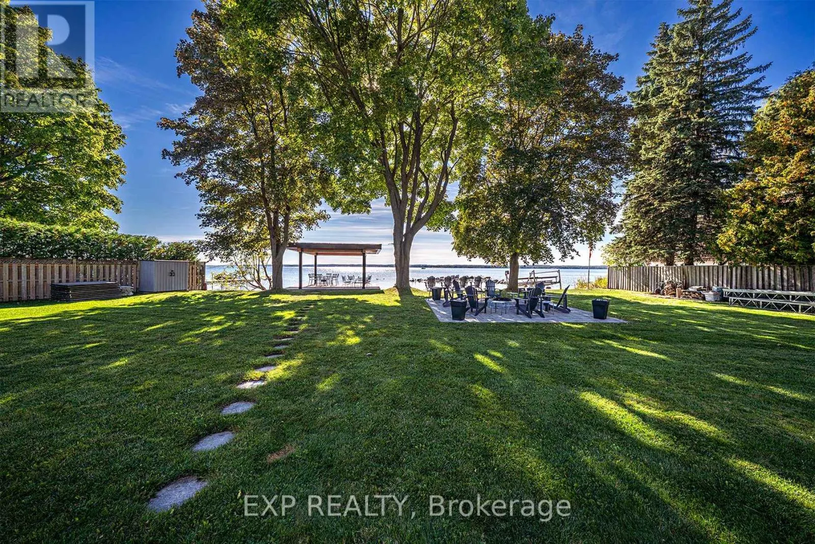376 LAKE DRIVE N