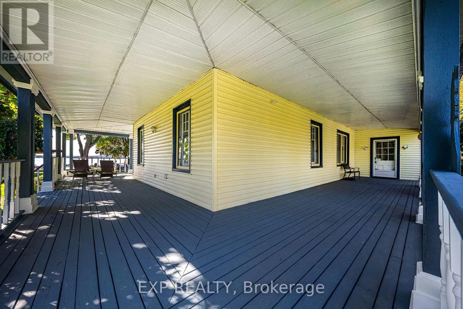 376 LAKE DRIVE N