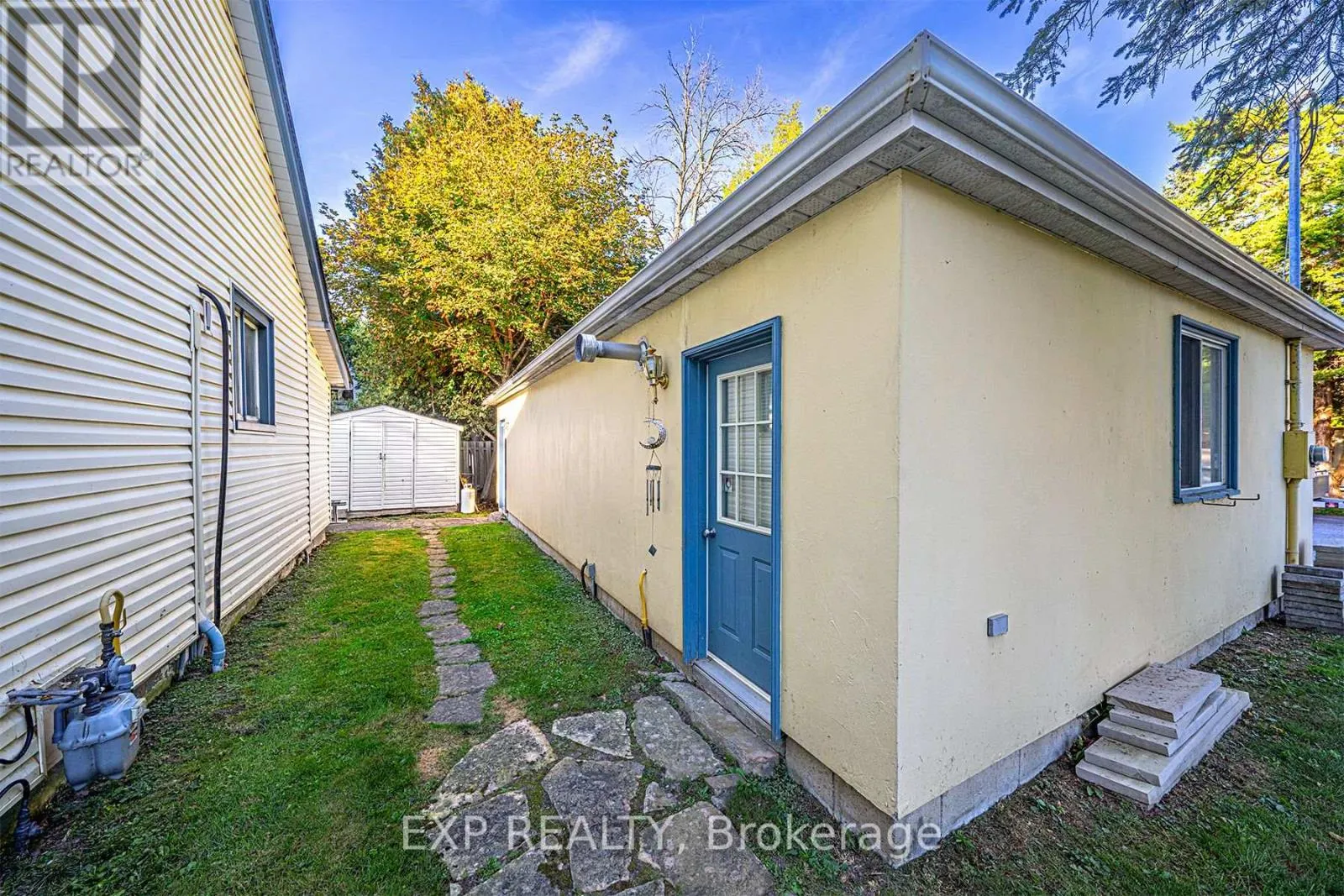 376 LAKE DRIVE N