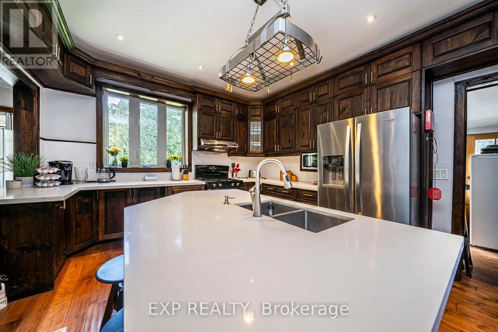 376 LAKE DRIVE N