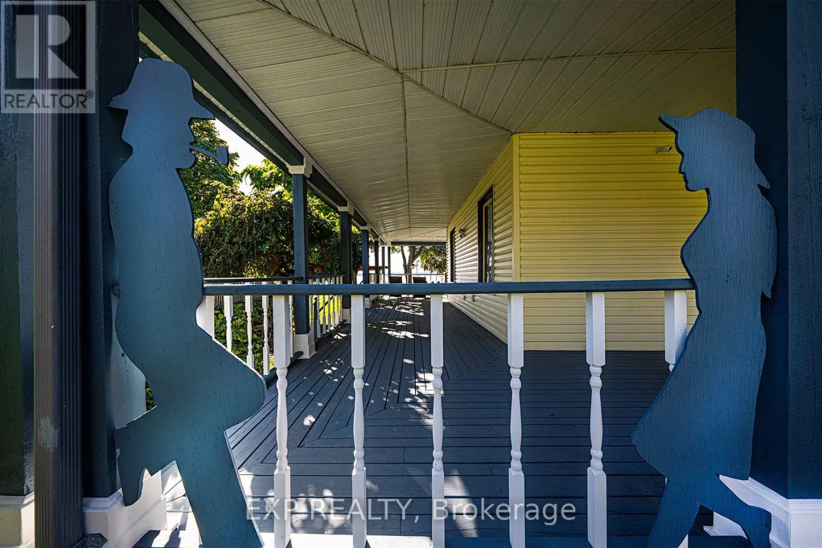 376 LAKE DRIVE N