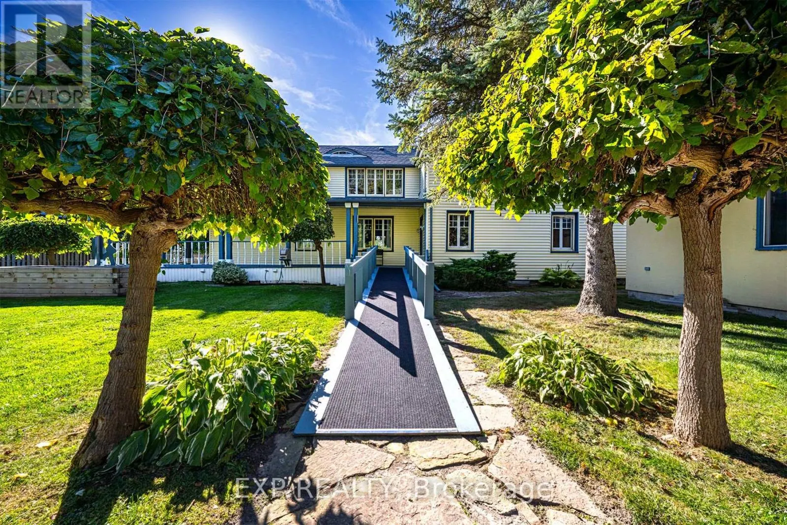 376 LAKE DRIVE N
