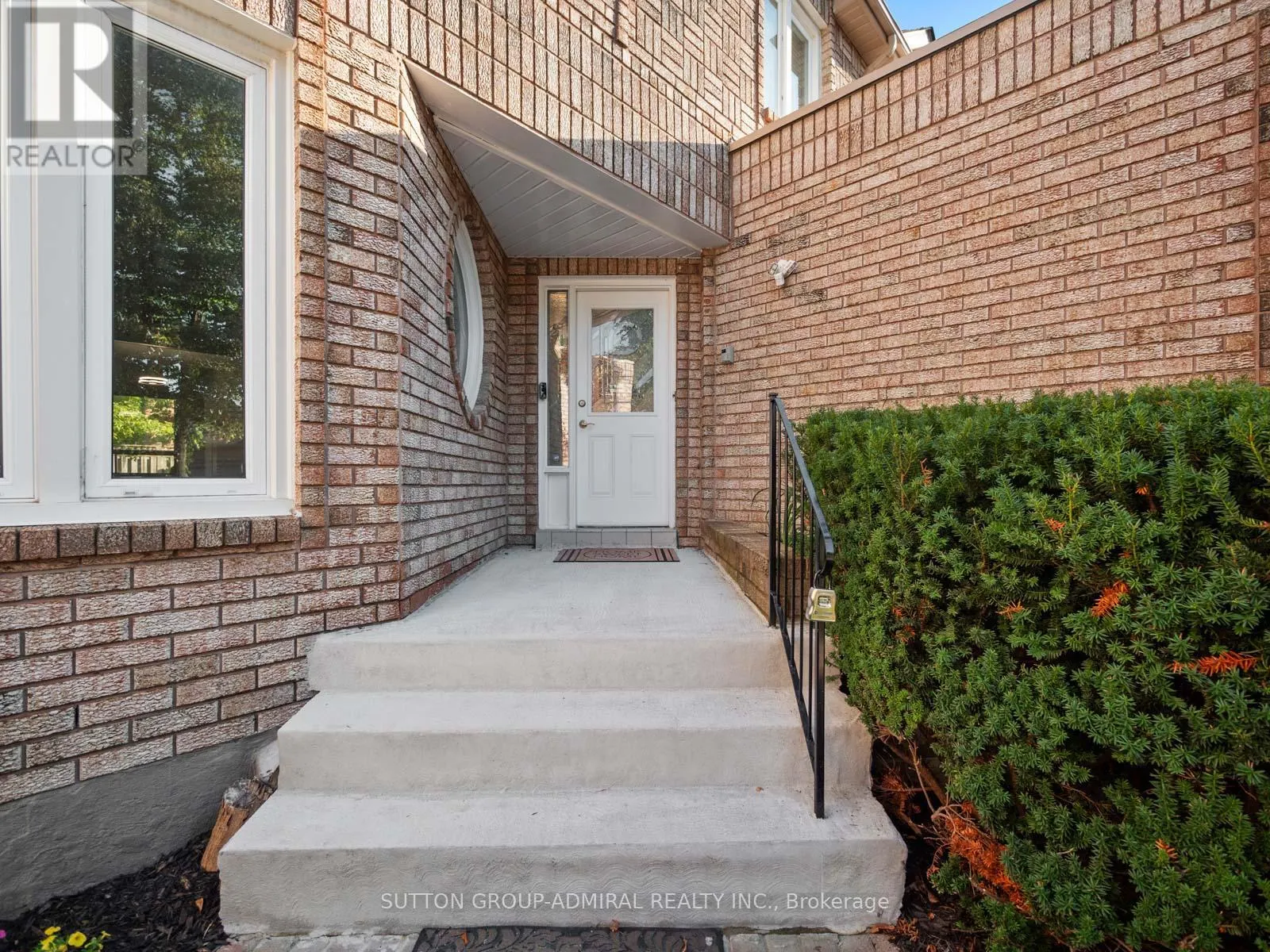 67 VENICE CRESCENT