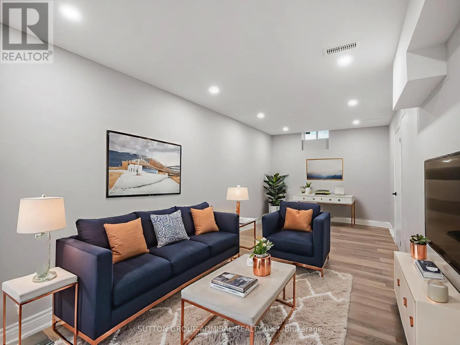 67 VENICE CRESCENT