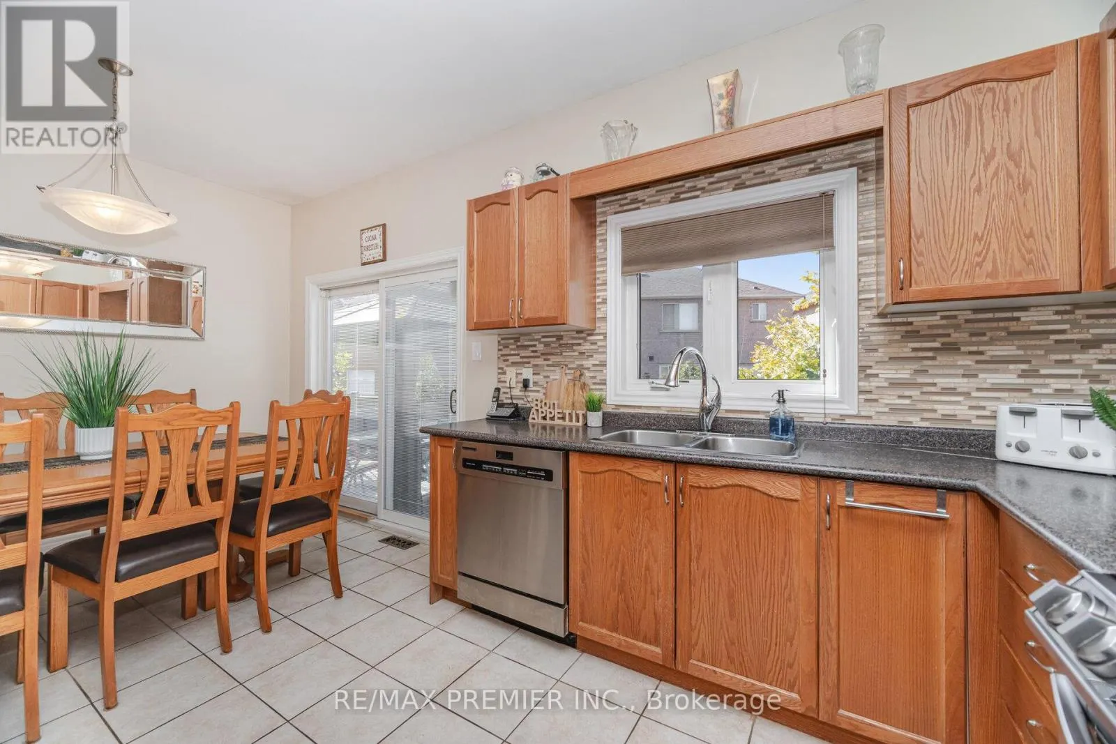 183 REGENCY VIEW HEIGHTS