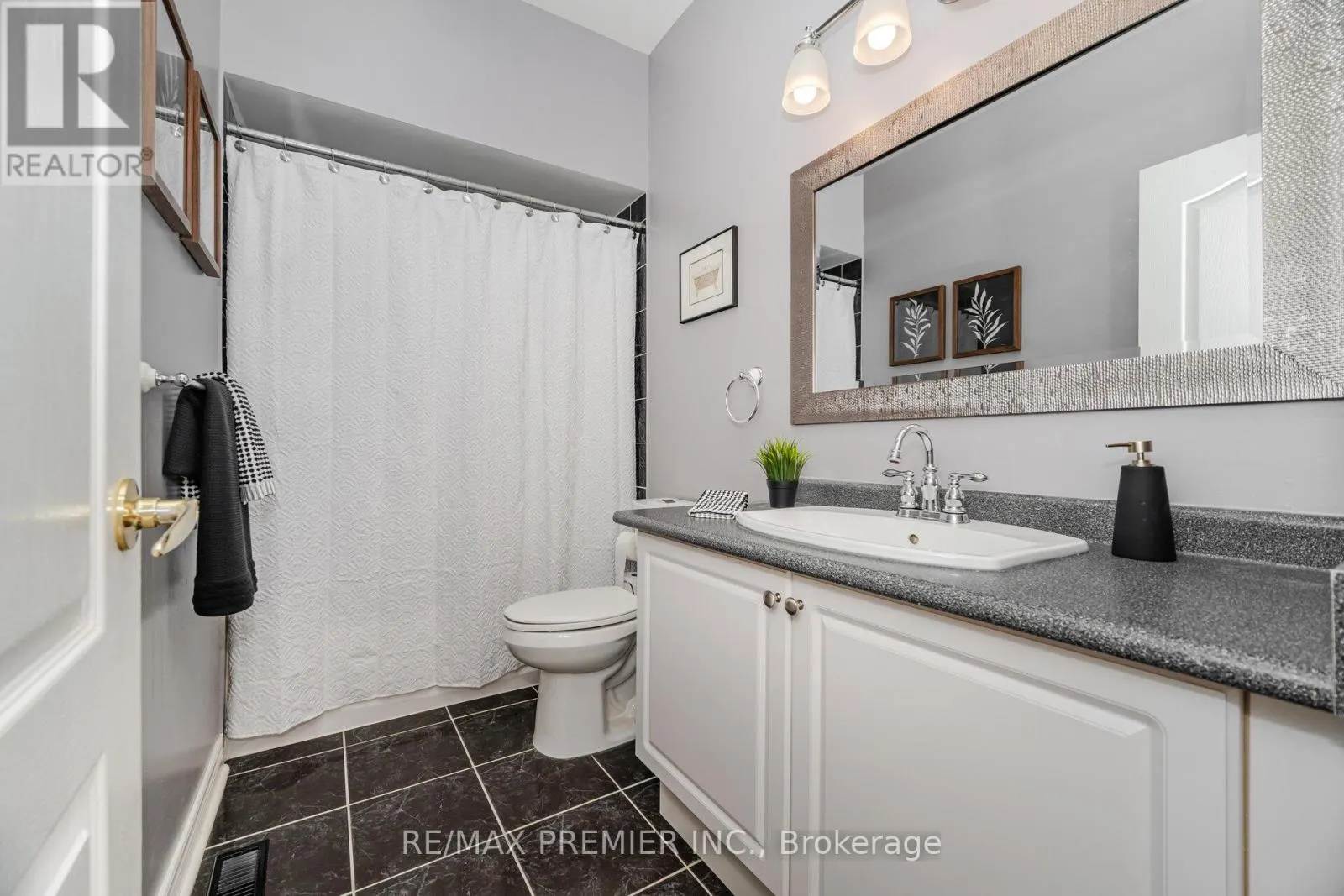 183 REGENCY VIEW HEIGHTS