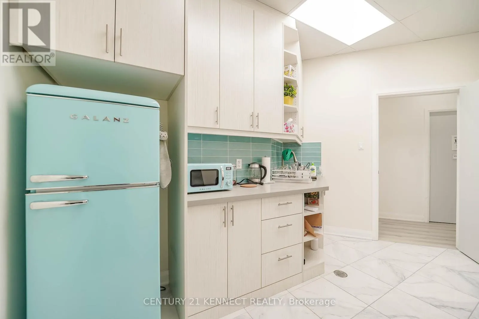 16 - 7780 WOODBINE AVENUE