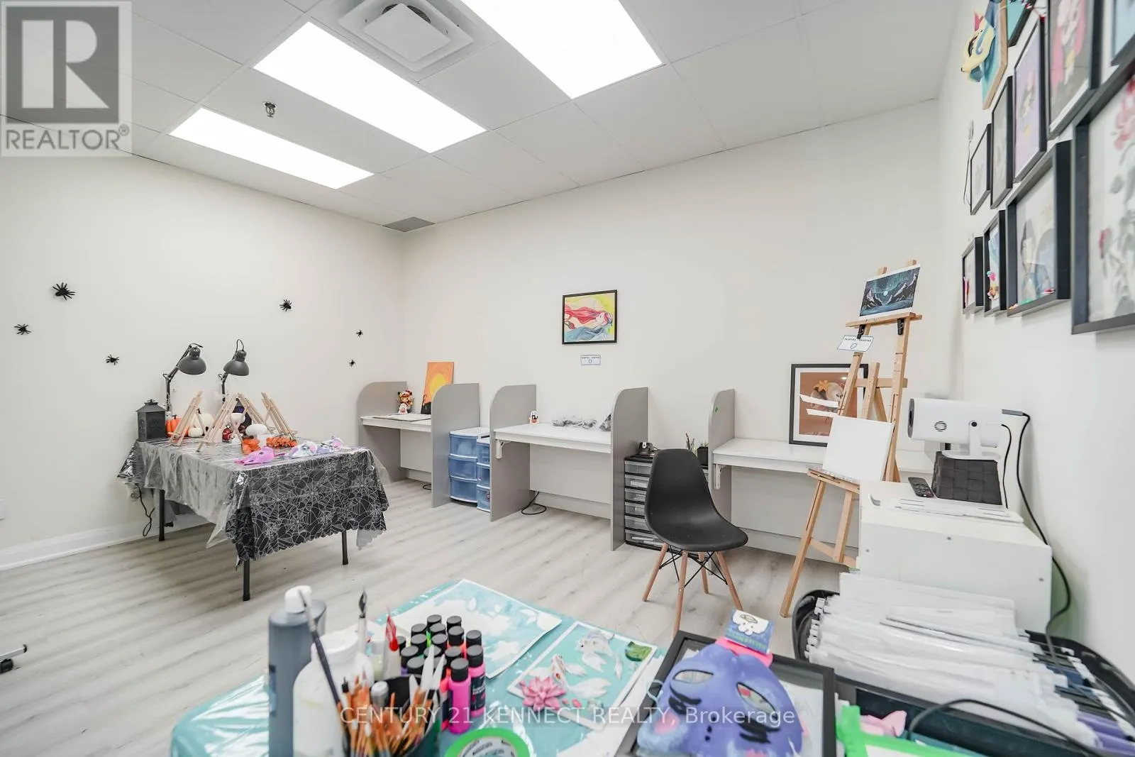 16 - 7780 WOODBINE AVENUE