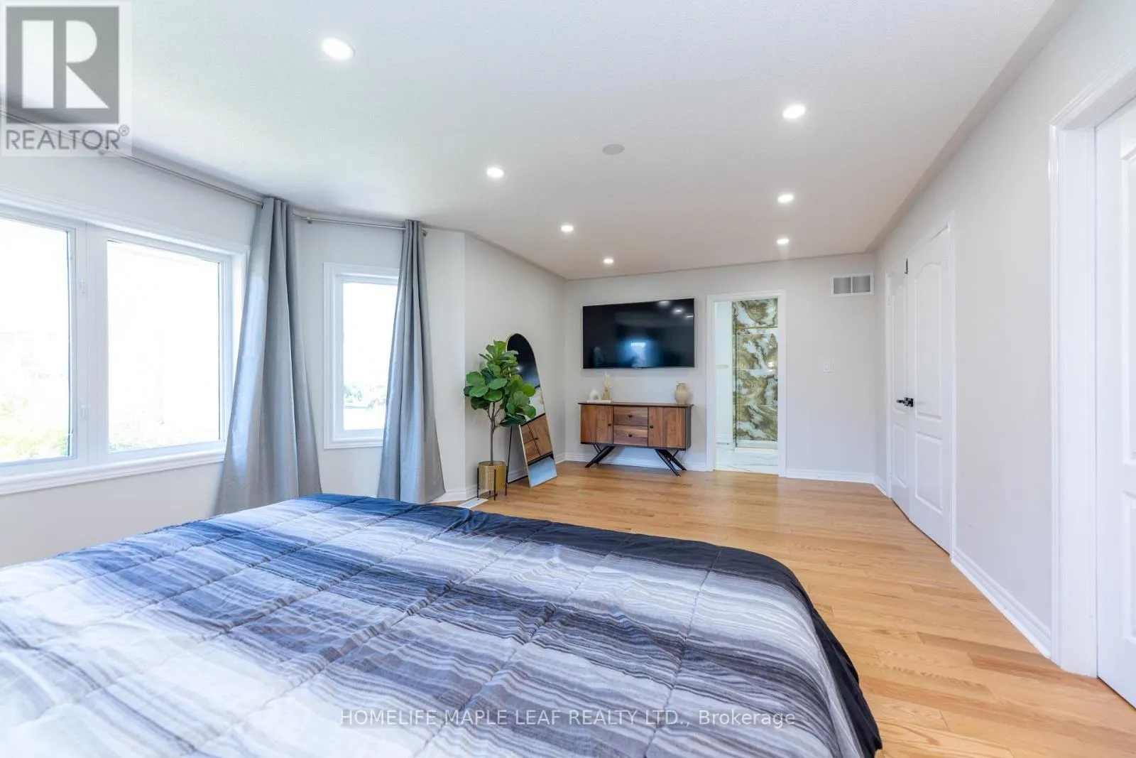 238 DEVONSLEIGH BOULEVARD