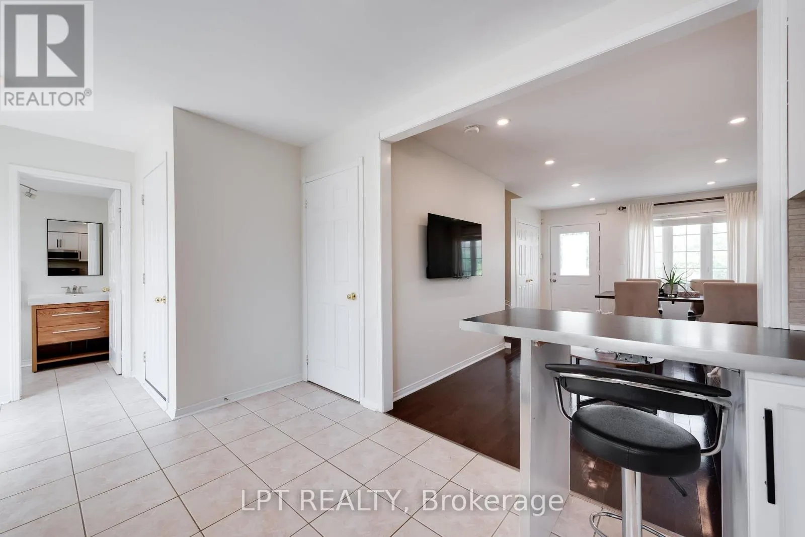 11 LOOKOUT STREET