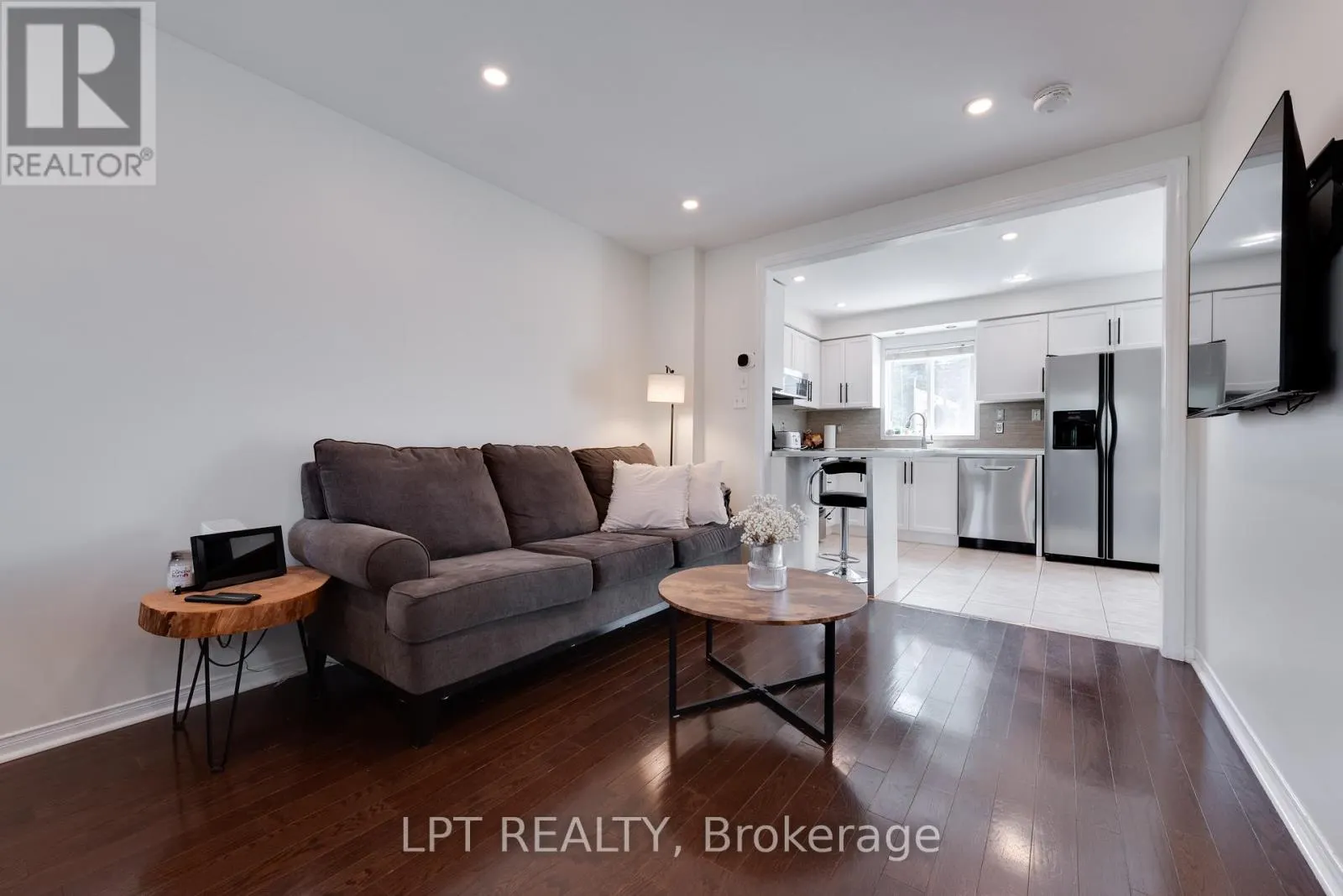 11 LOOKOUT STREET