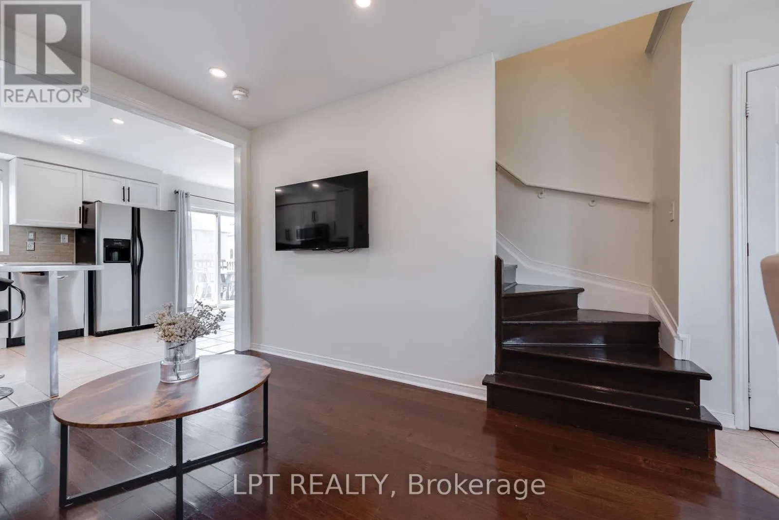 11 LOOKOUT STREET
