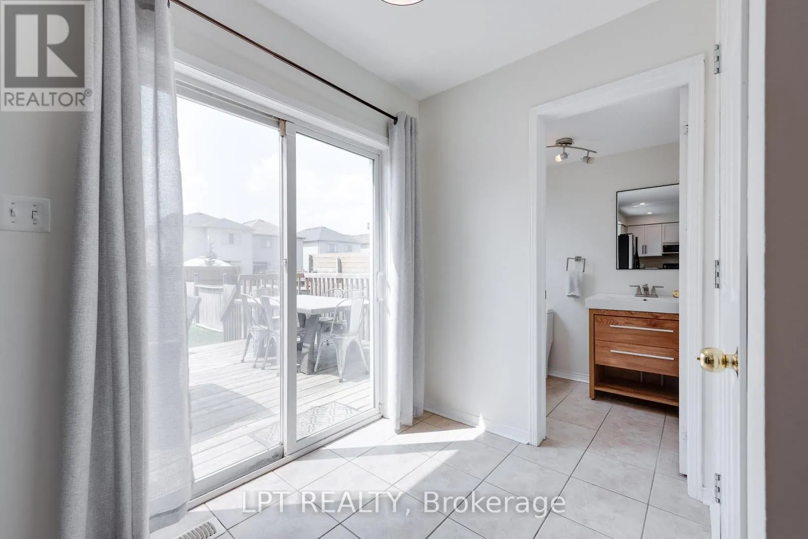 11 LOOKOUT STREET