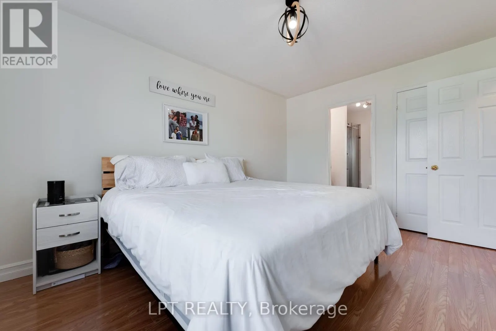 11 LOOKOUT STREET
