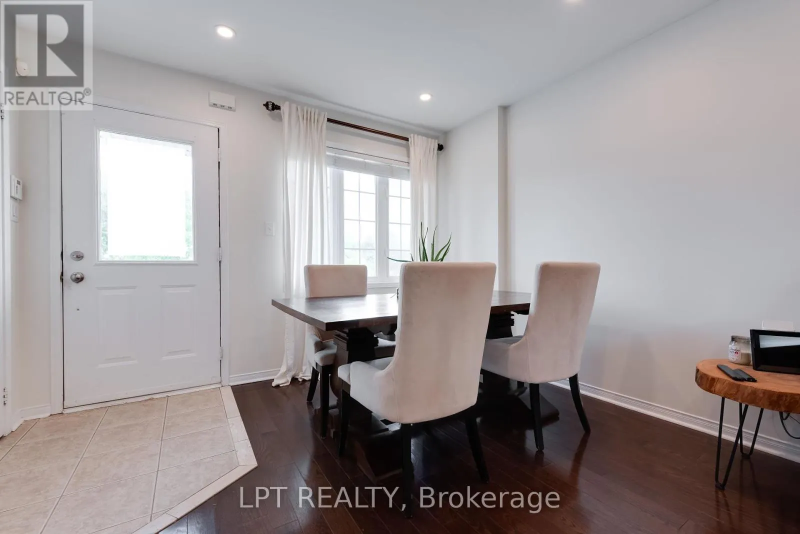 11 LOOKOUT STREET