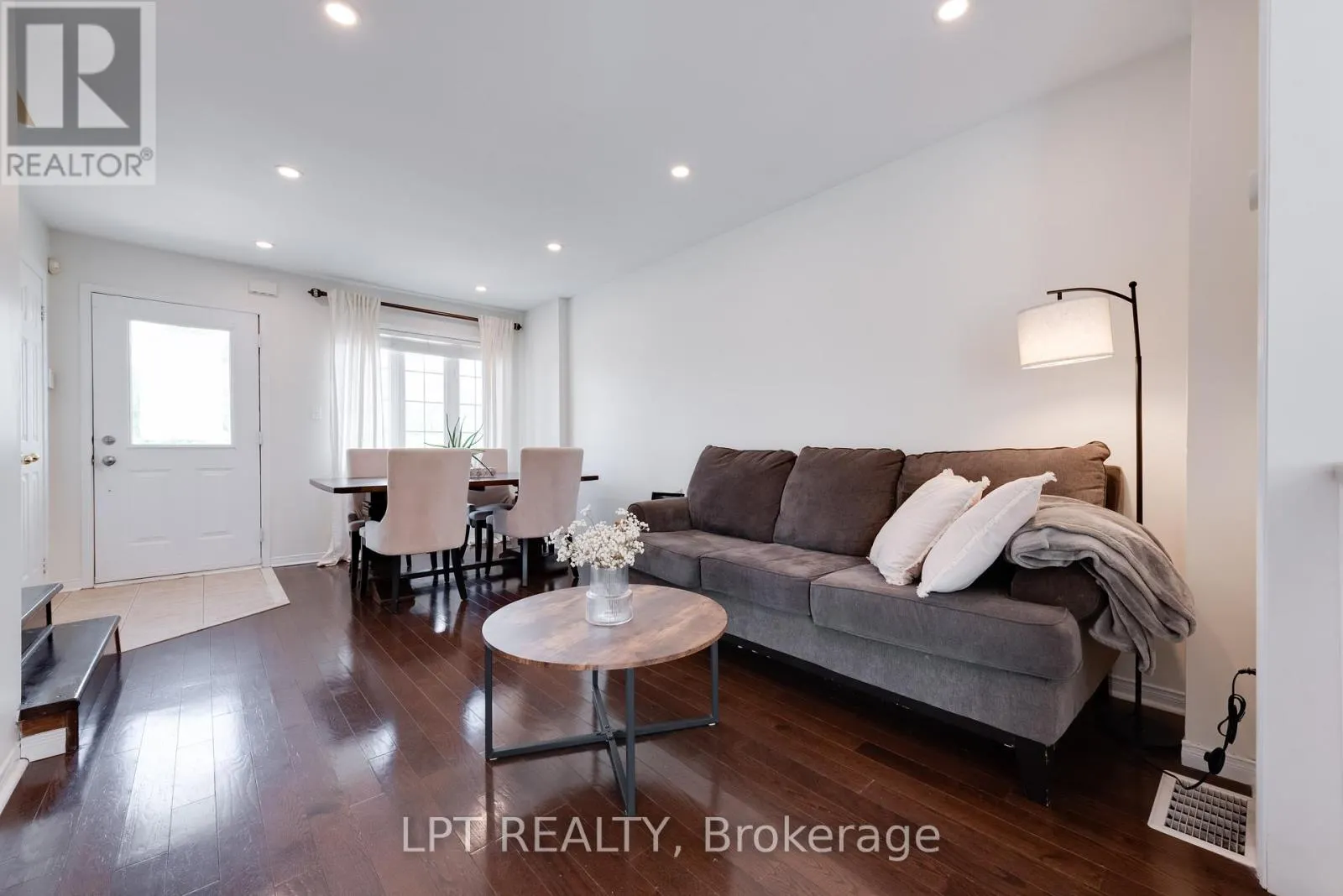 11 LOOKOUT STREET