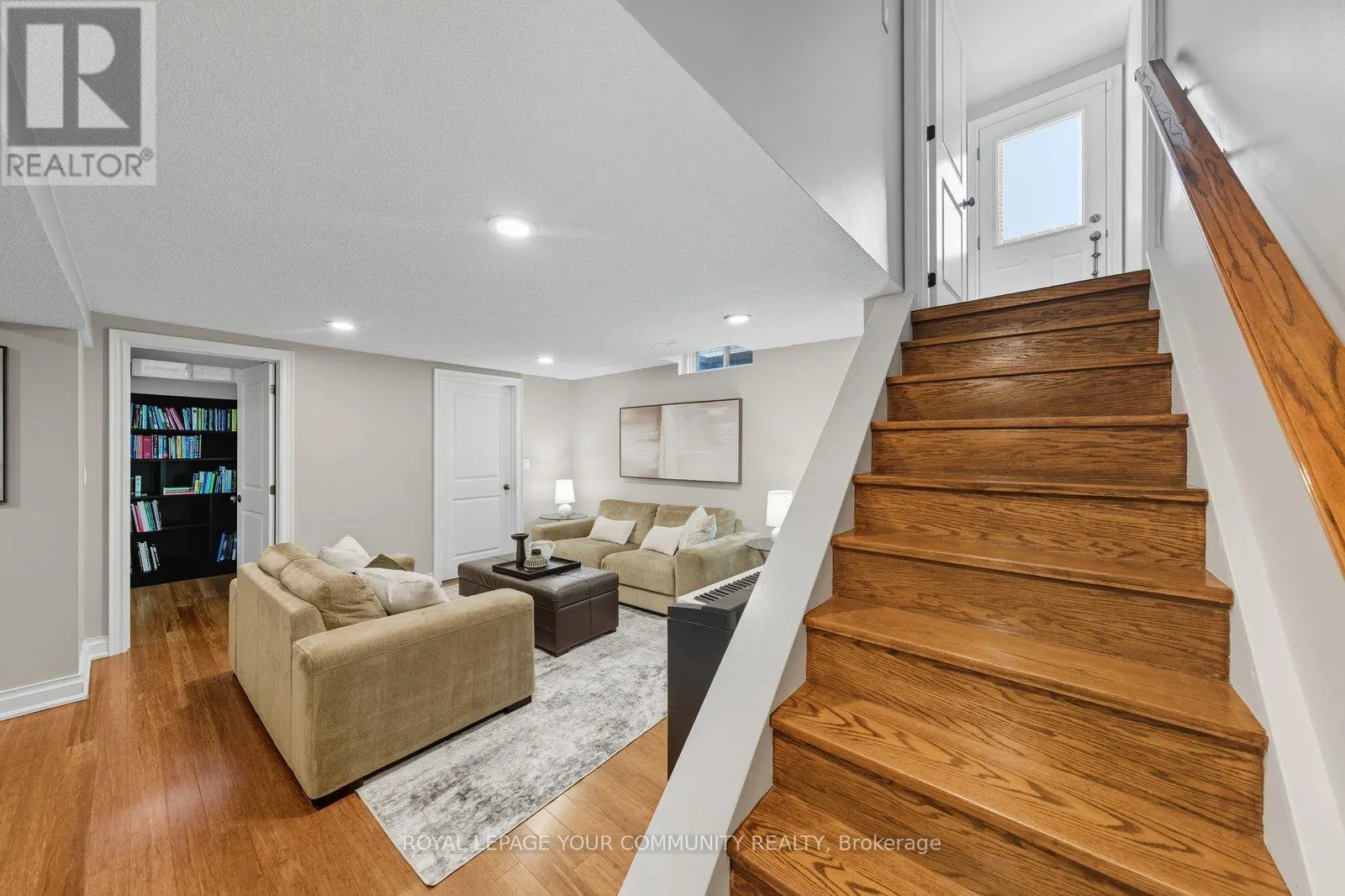 32 RAVENGLOSS DRIVE