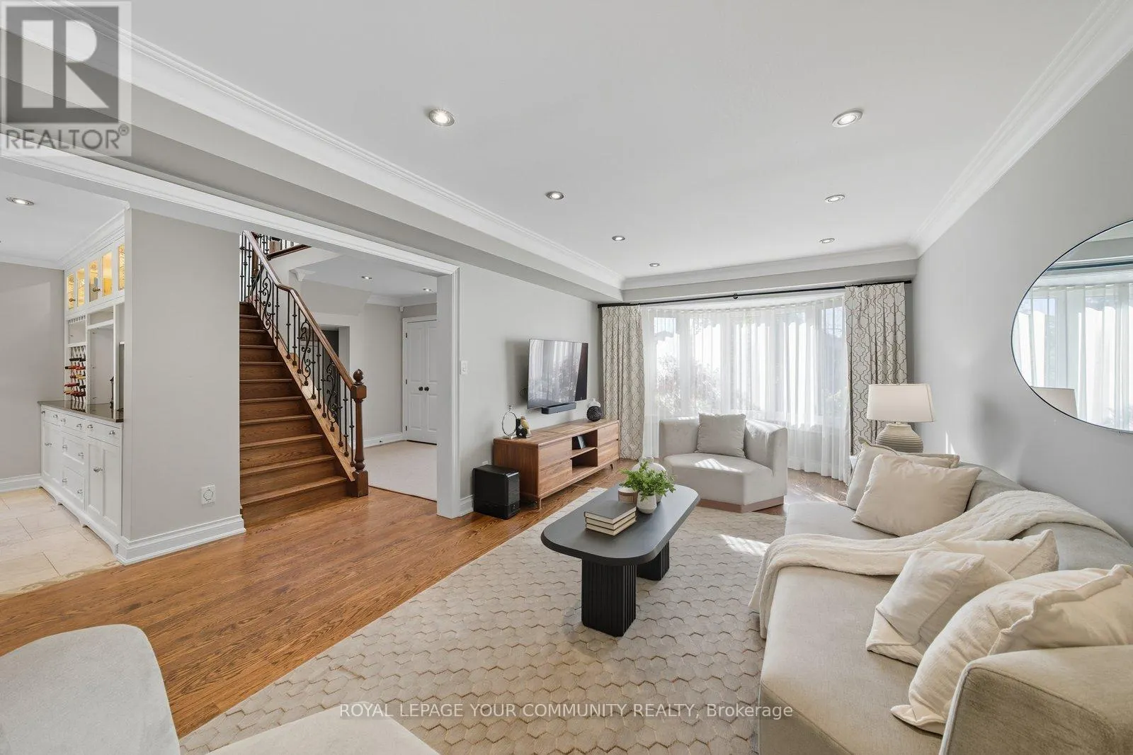 32 RAVENGLOSS DRIVE