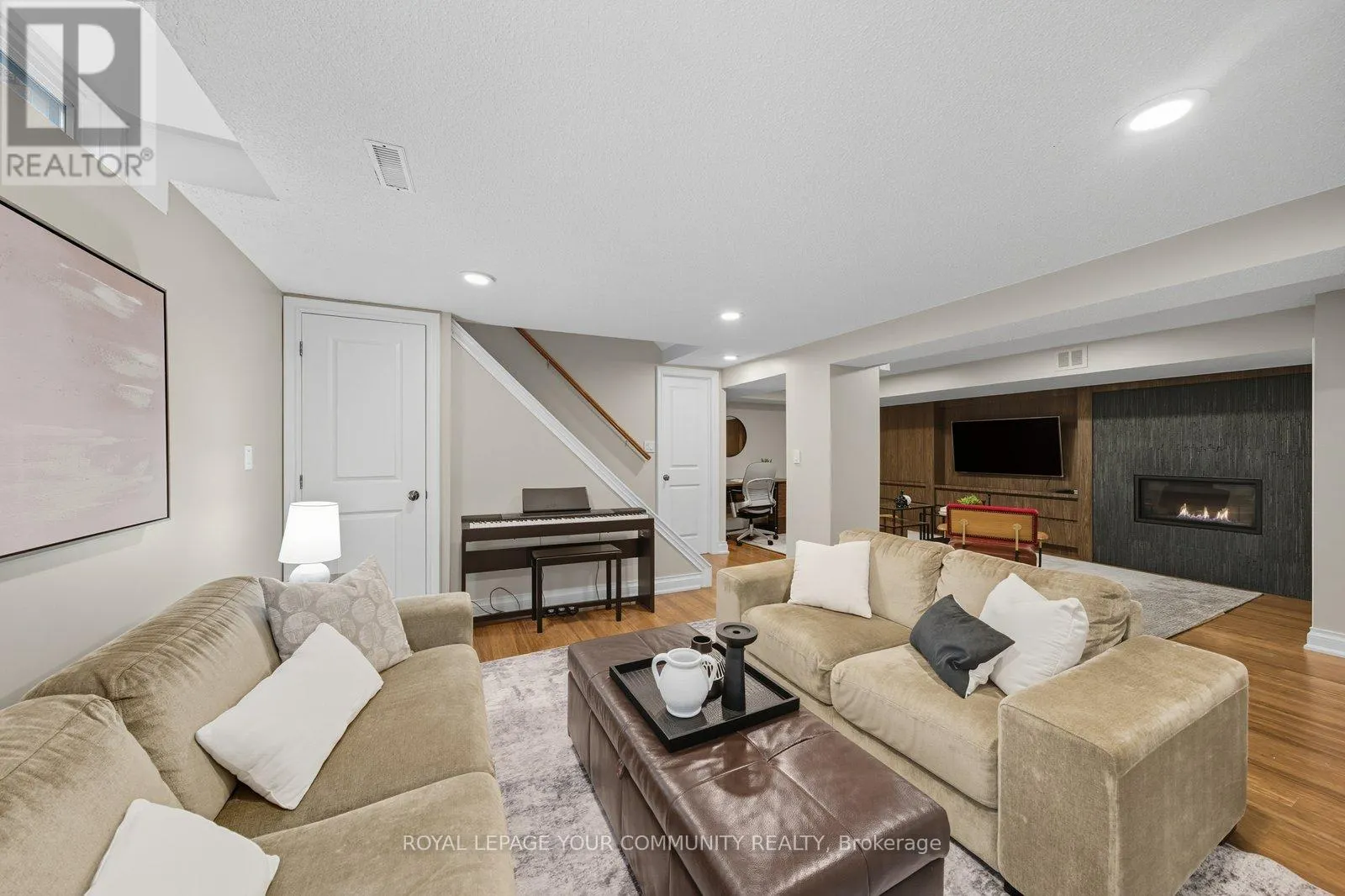 32 RAVENGLOSS DRIVE