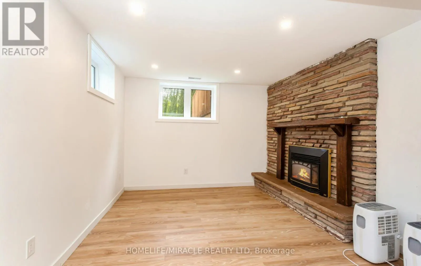 17 KINSLEY STREET