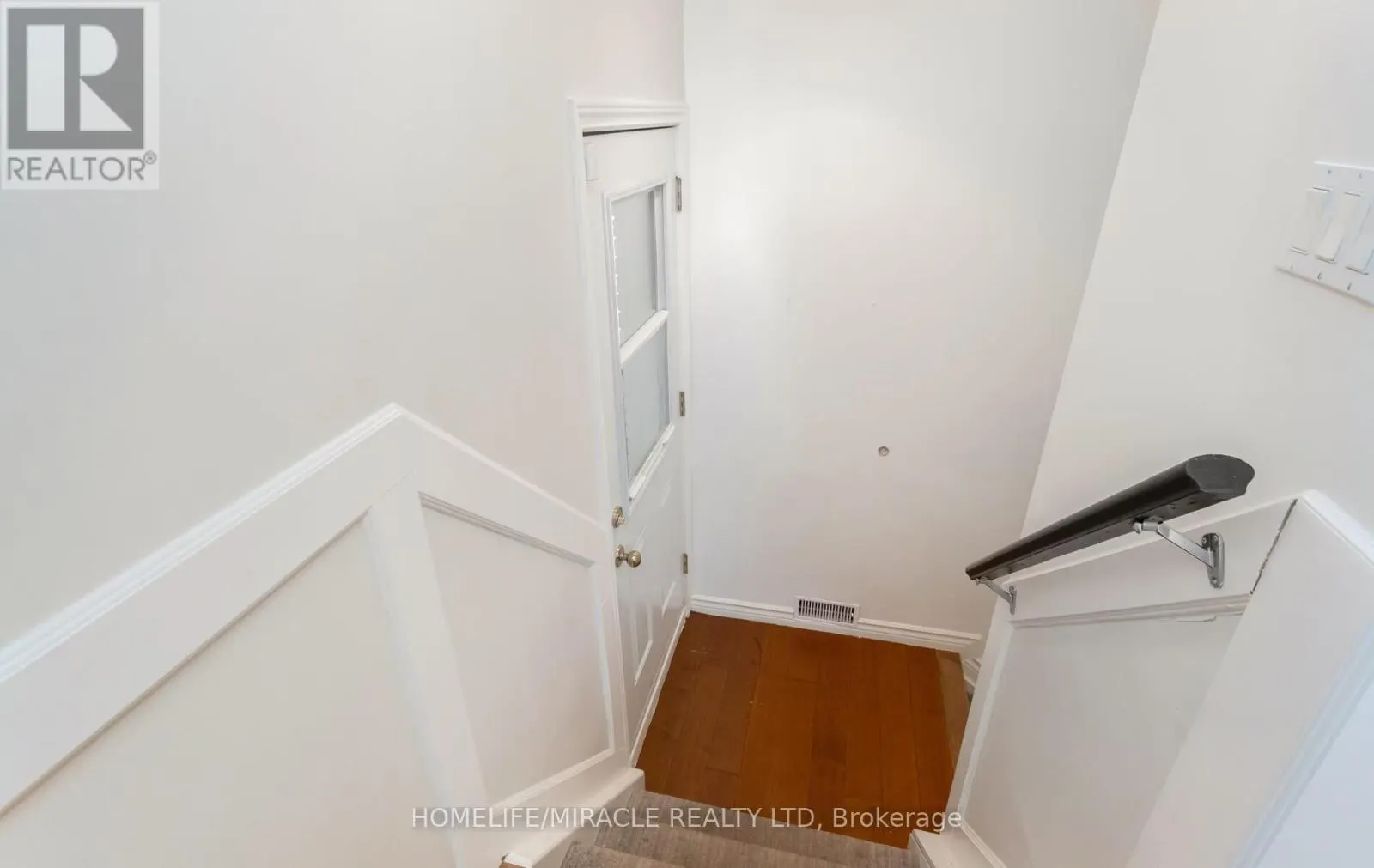 17 KINSLEY STREET