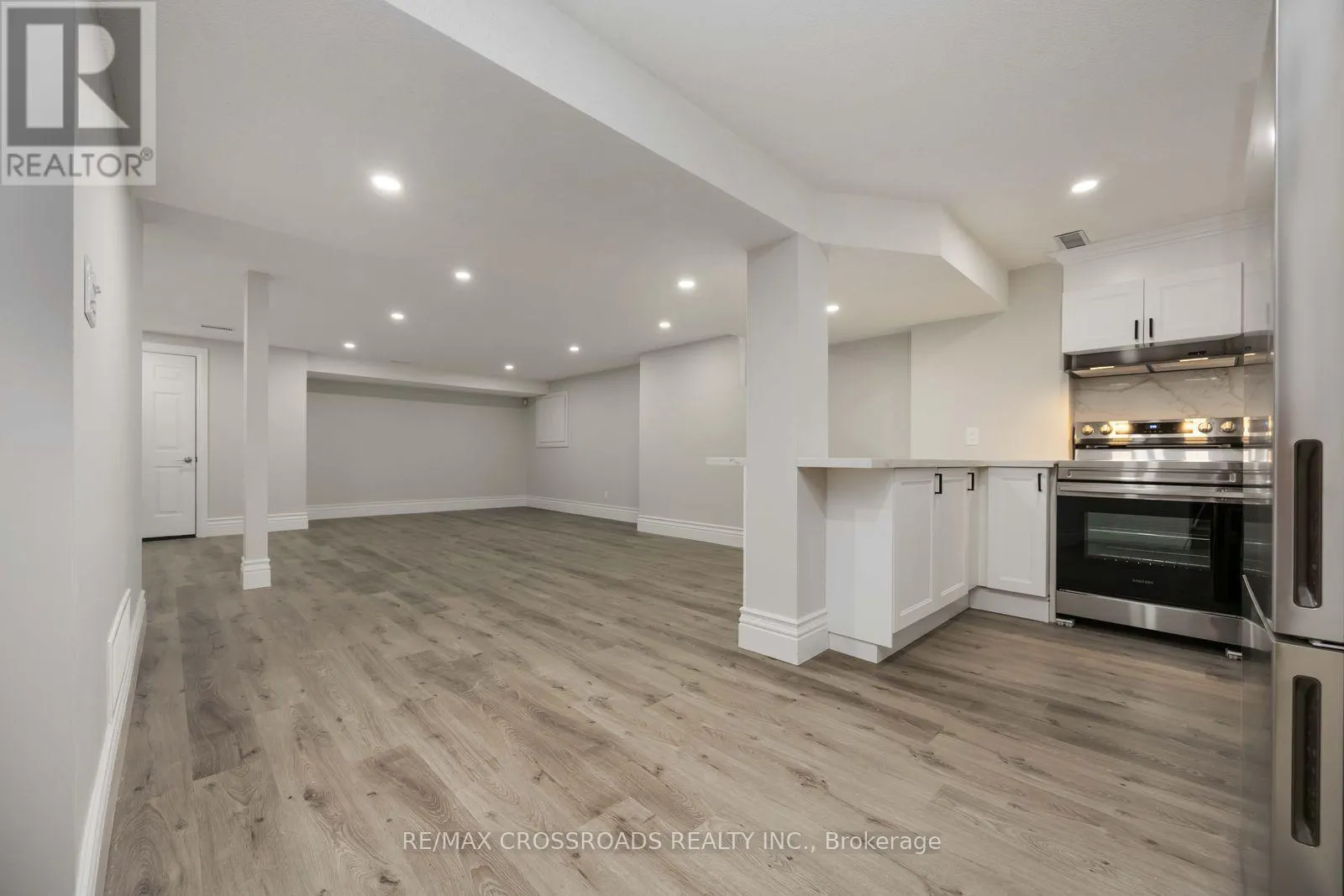 50 GRANDLEA CRESCENT