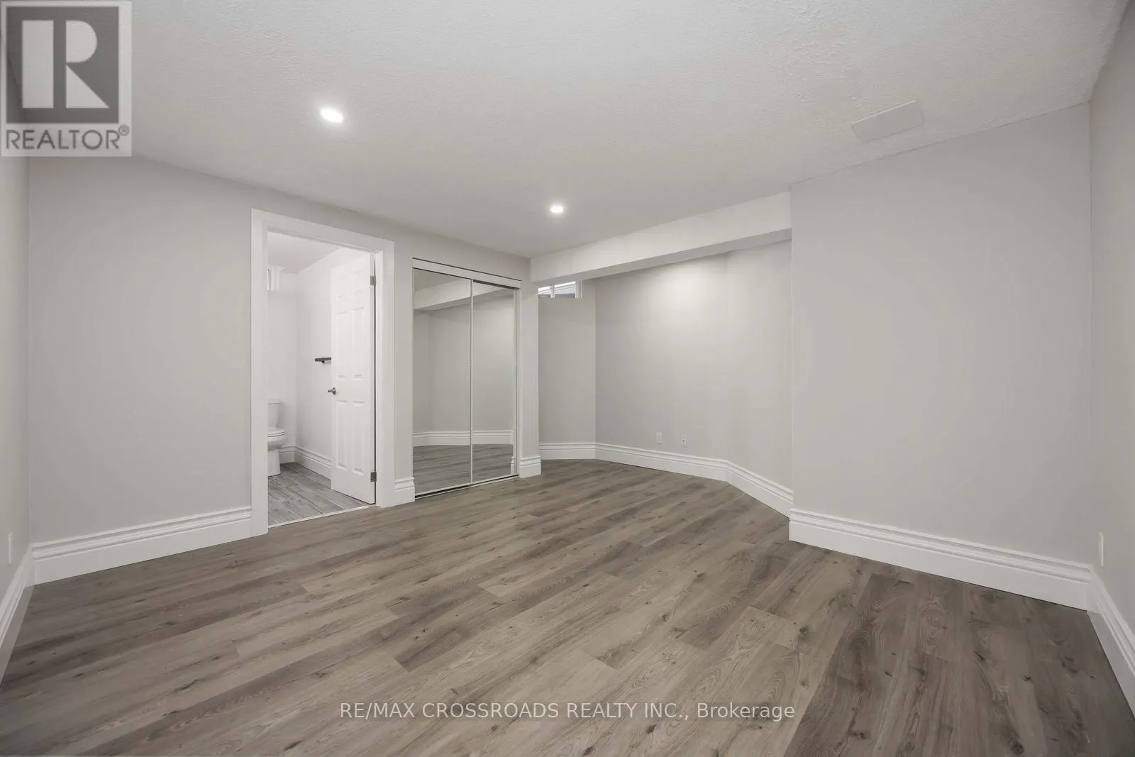 50 GRANDLEA CRESCENT