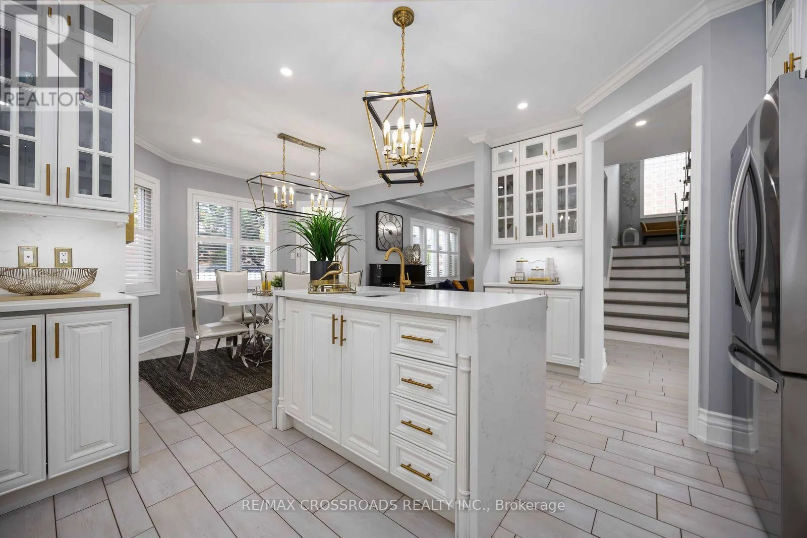 50 GRANDLEA CRESCENT