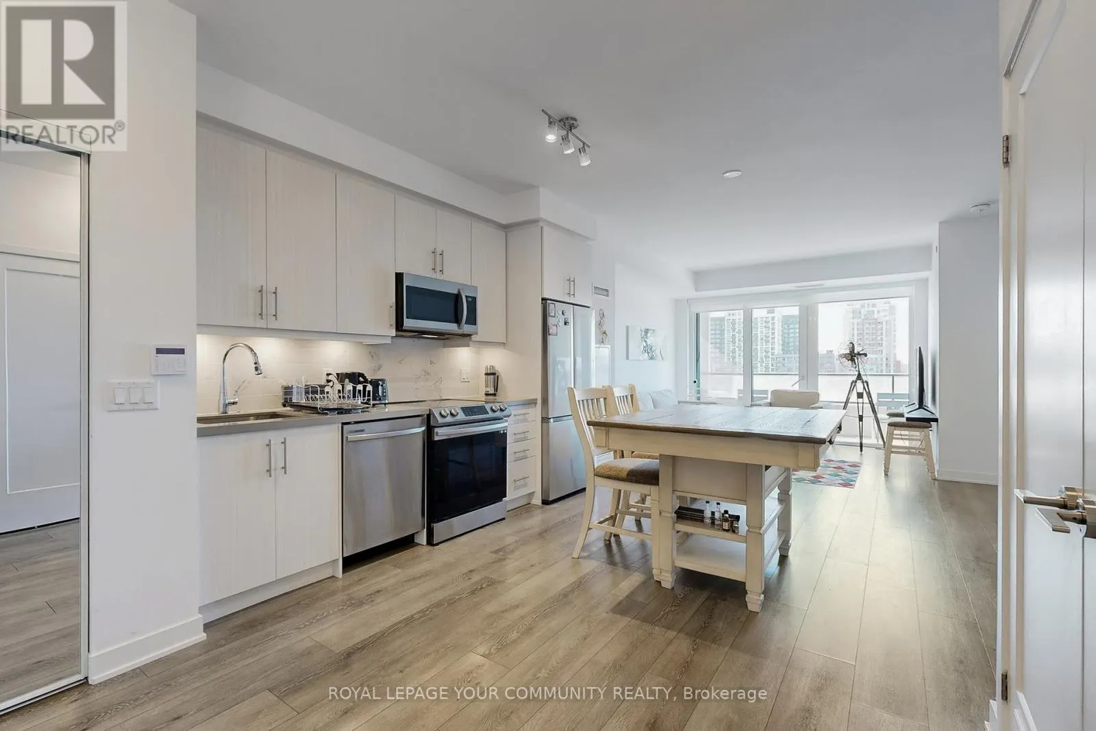 503 - 95 ONEIDA CRESCENT
