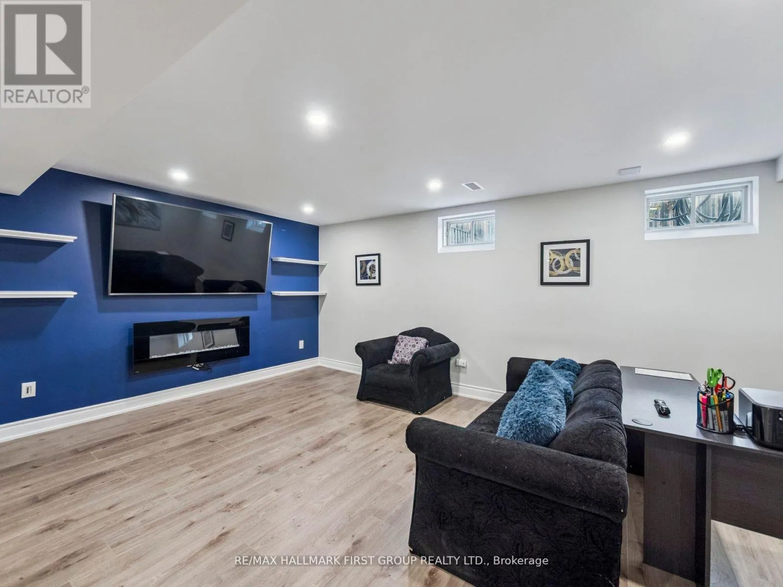 20 CRESTBANK COURT